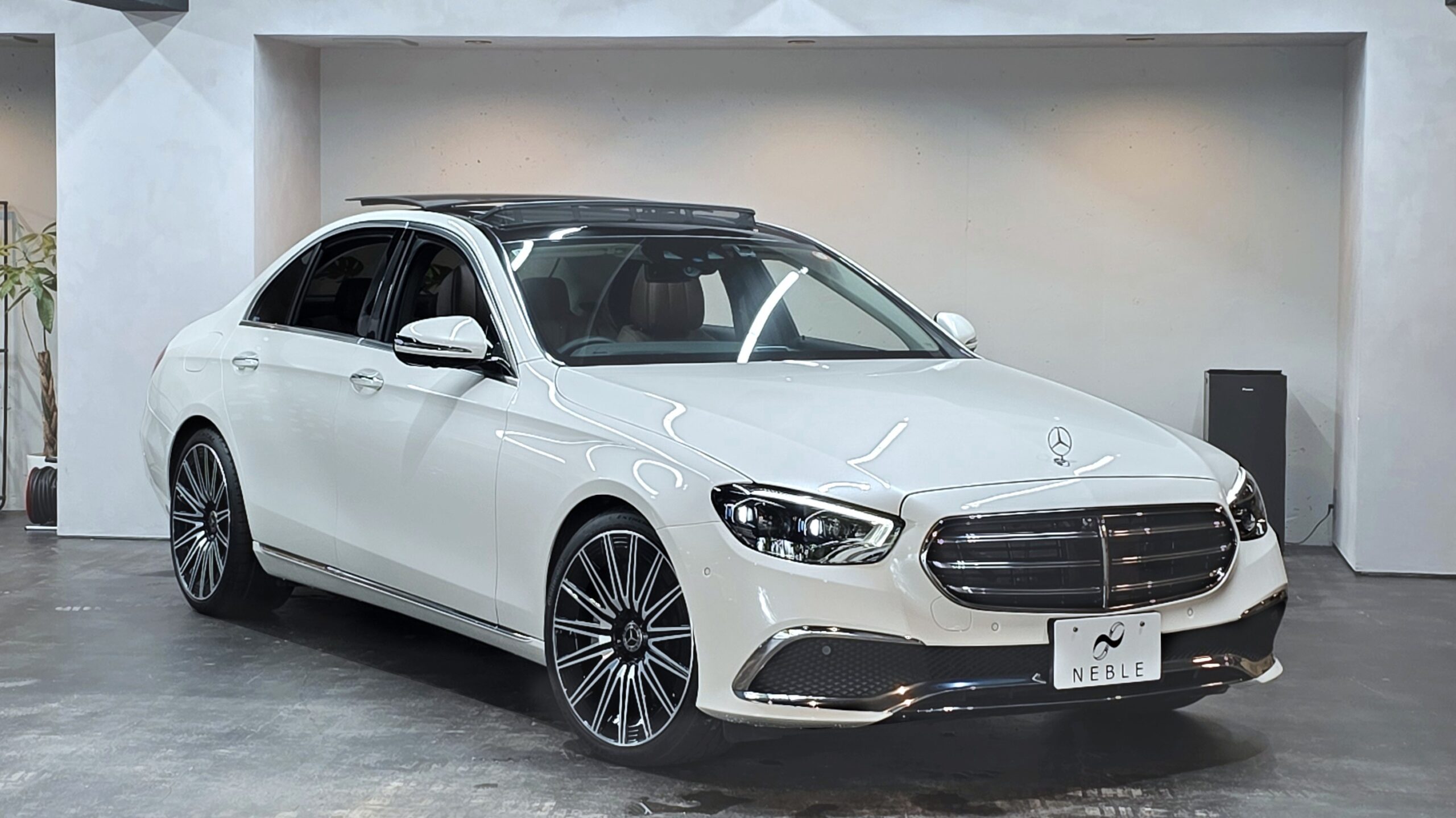茶革のE450セダン(W213)20インチホイールバージョン！｜メルセデス 